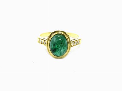 Anello in Oro Giallo con Diamanti e Smeraldo