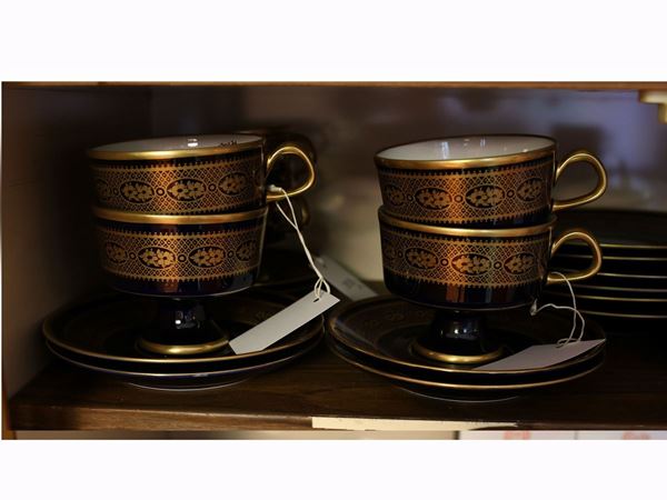 Serie di sei tazze da tea in porcellana