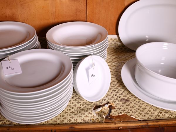 A Porcelain Dishes Set, Richard Ginori Manufacture