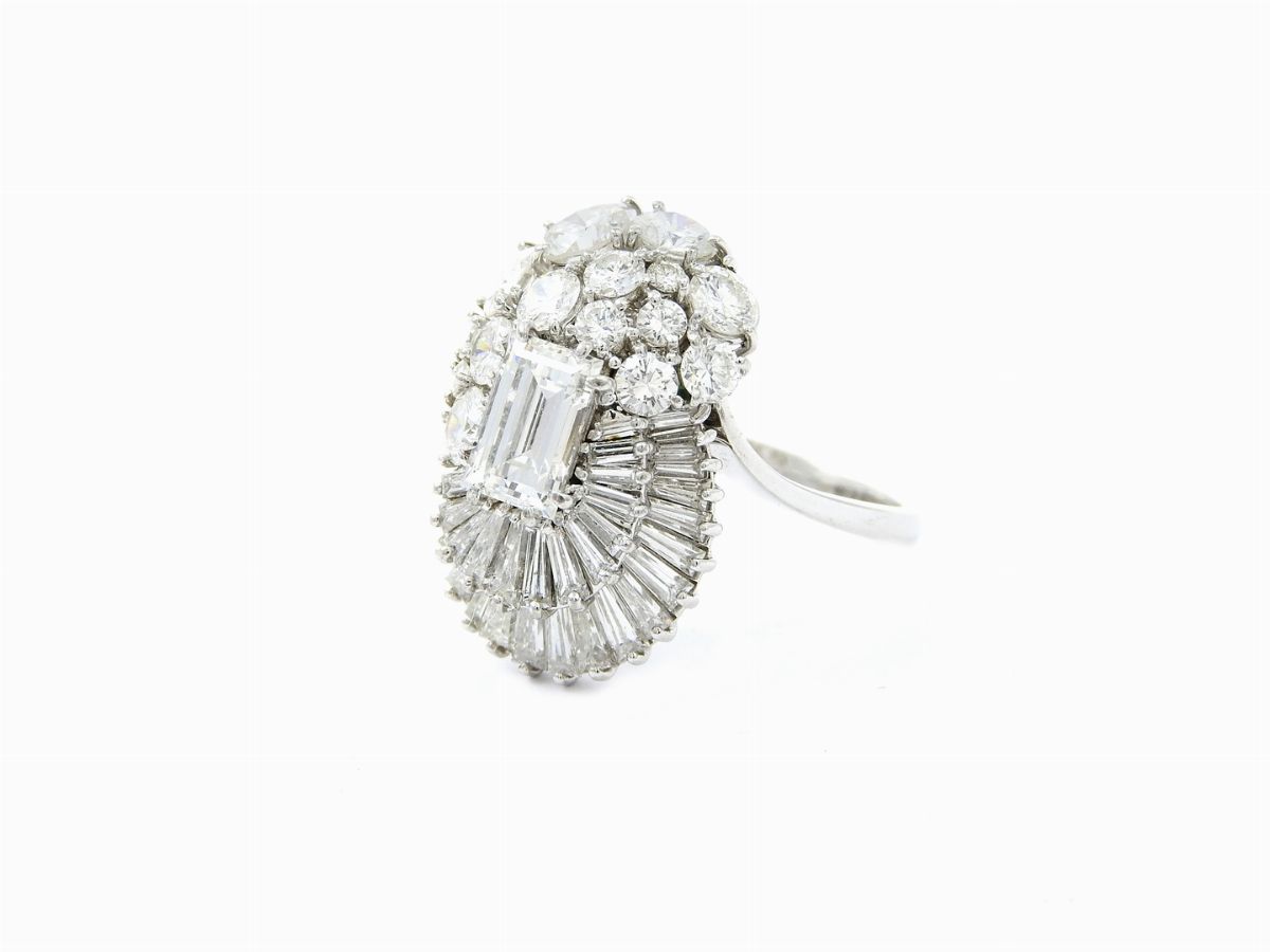 Anello in Oro Bianco con Diamanti