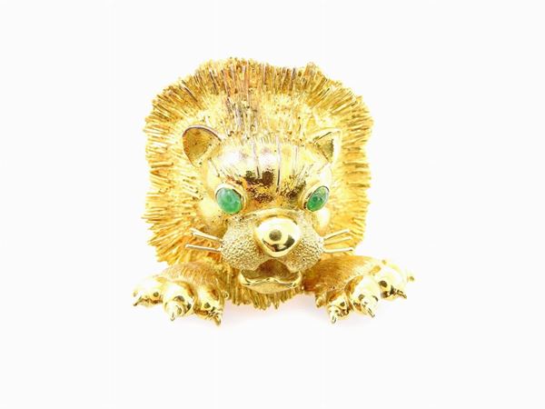 Yellow gold animalier-brooch with emeralds