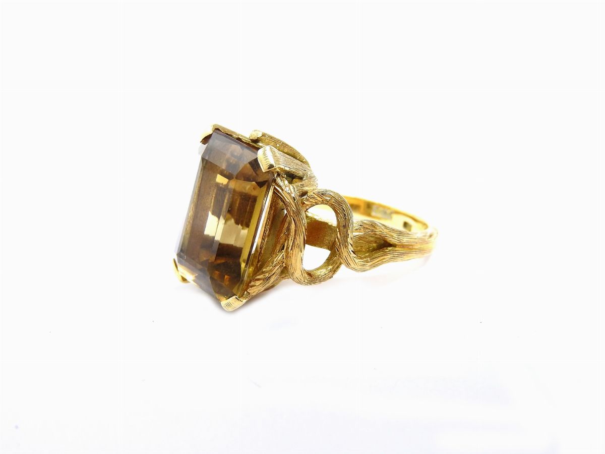 Anello in Oro Giallo e Quarzo Fumé