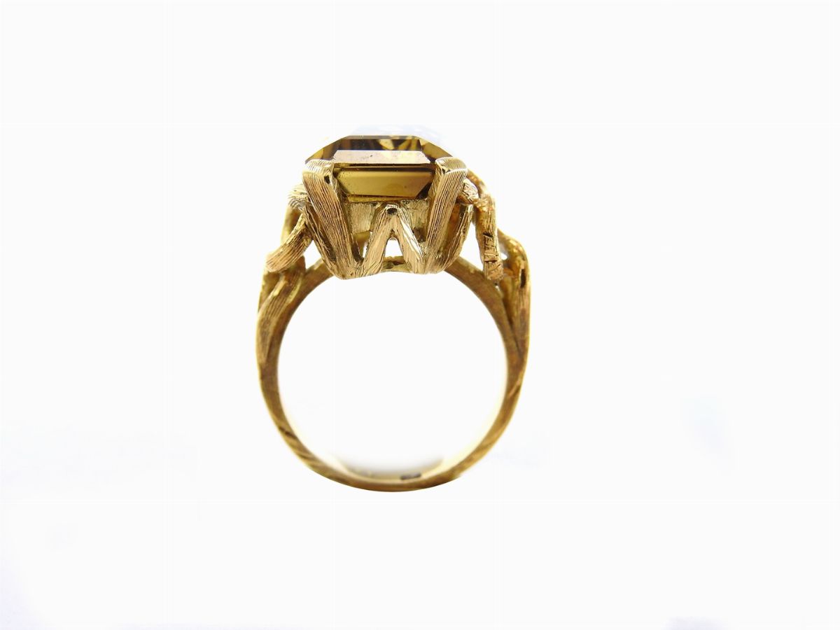 Anello in Oro Giallo e Quarzo Fumé