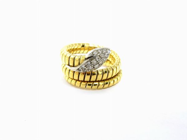 White and yellow gold animalier-ring with diamonds
