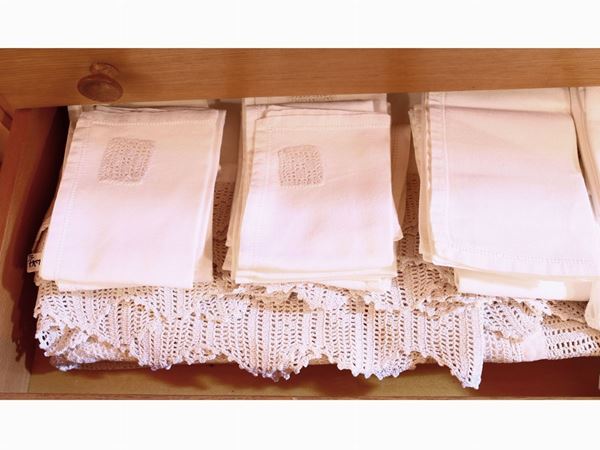 Two linen tablecloths  (half of 19th Century)  - Auction House sale: Art and Design  in "Horto Antico" villa - II - II - Maison Bibelot - Casa d'Aste Firenze - Milano