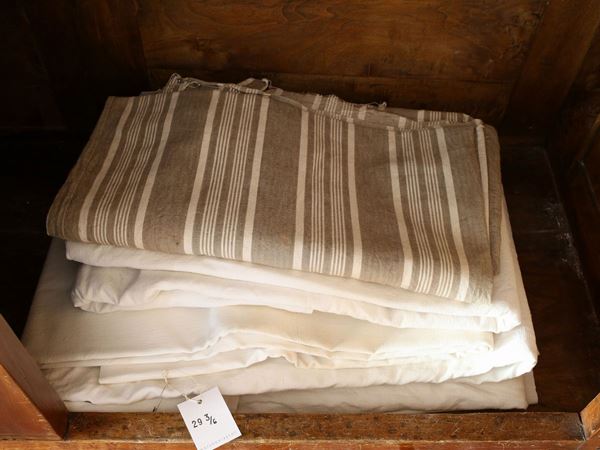 Linen sheets lot  (first half of 19th Century)  - Auction House sale: Art and Design  in "Horto Antico" villa - II - II - Maison Bibelot - Casa d'Aste Firenze - Milano