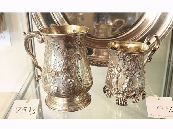 Due boccali in argento  (Londra 1850 e 1763)  - Asta House sale: Arte e Design  da villa "Horto Antico" - III - III - Maison Bibelot - Casa d'Aste Firenze - Milano