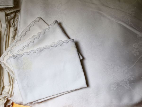 Two linen tablecloths  (half of 19th Century)  - Auction House sale: Art and Design  in "Horto Antico" villa - II - II - Maison Bibelot - Casa d'Aste Firenze - Milano