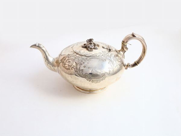 A Silver Teapot  (City of Sheffield, 1866)  - Auction House sale: Art and Design in "Horto Antico" villa - III - III - Maison Bibelot - Casa d'Aste Firenze - Milano