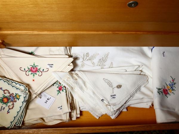 Three Linen and cotton tablecloth  (half of 19th Century)  - Auction House sale: Art and Design  in "Horto Antico" villa - II - II - Maison Bibelot - Casa d'Aste Firenze - Milano