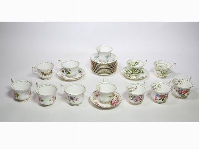 Serie di Tazzine da Tea in Porcellana Policroma