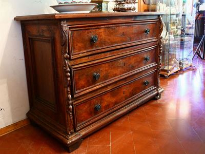 Cassettone in Noce