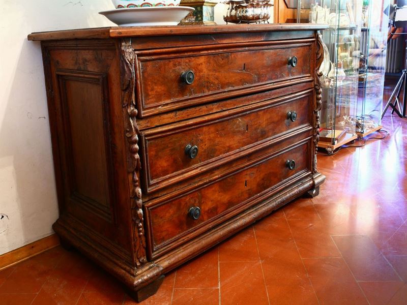 Cassettone in Noce