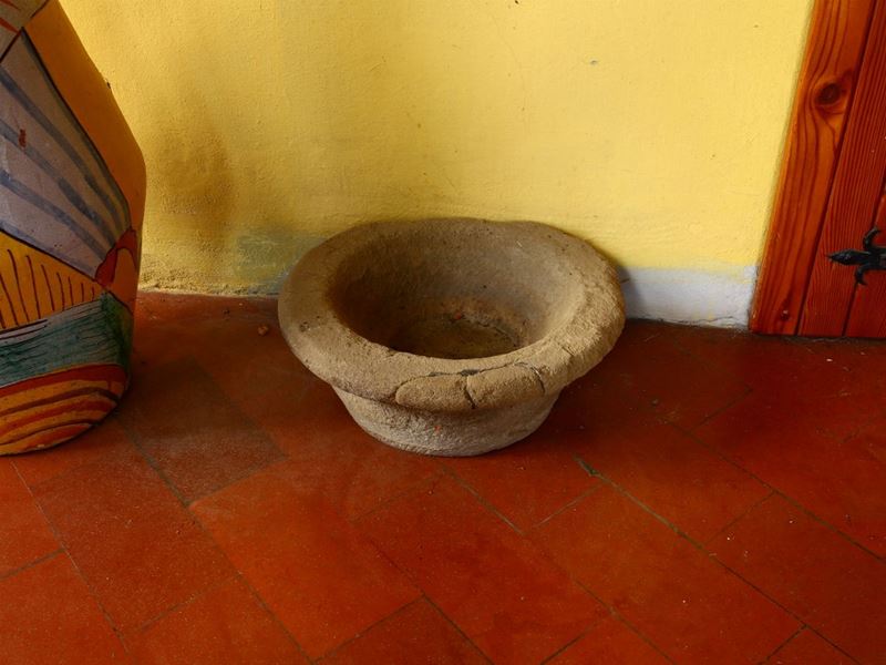 Acquasantiera in Pietra Serena