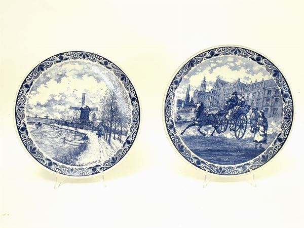 Coppia di piatti da parata in porcellana, Manifattura di Delft