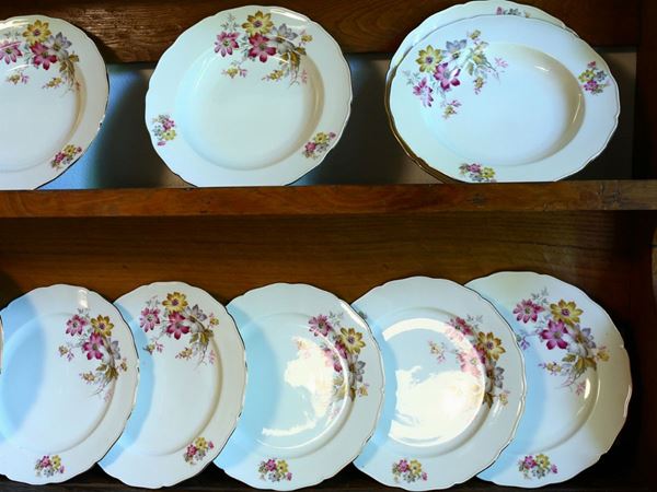 A Porcelain Dishes Set
