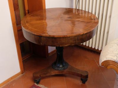 Tavolino da Appoggio Impiallacciato in Noce e Ciliegio