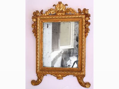 Piccola Specchiera in Legno Intagliato e Dorato