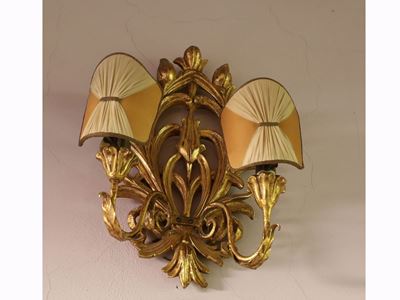 Coppia di Applique in Legno Intagliato e Dorato