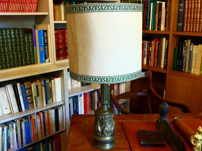 Lampada da Tavolo in Metallo Brunito Sbalzato