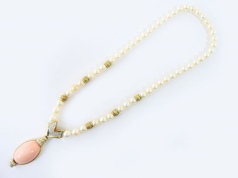 Girocollo in Oro Giallo, Perle Coltivate Akoya, Diamanti e Corallo Rosa