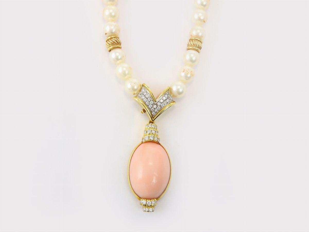 Girocollo in Oro Giallo, Perle Coltivate Akoya, Diamanti e Corallo Rosa