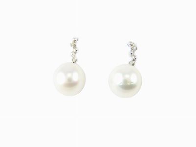 Orecchini Pendenti in Oro Bianco 585/1000, Piccoli Diamanti e Perle Coltivate Akoya
