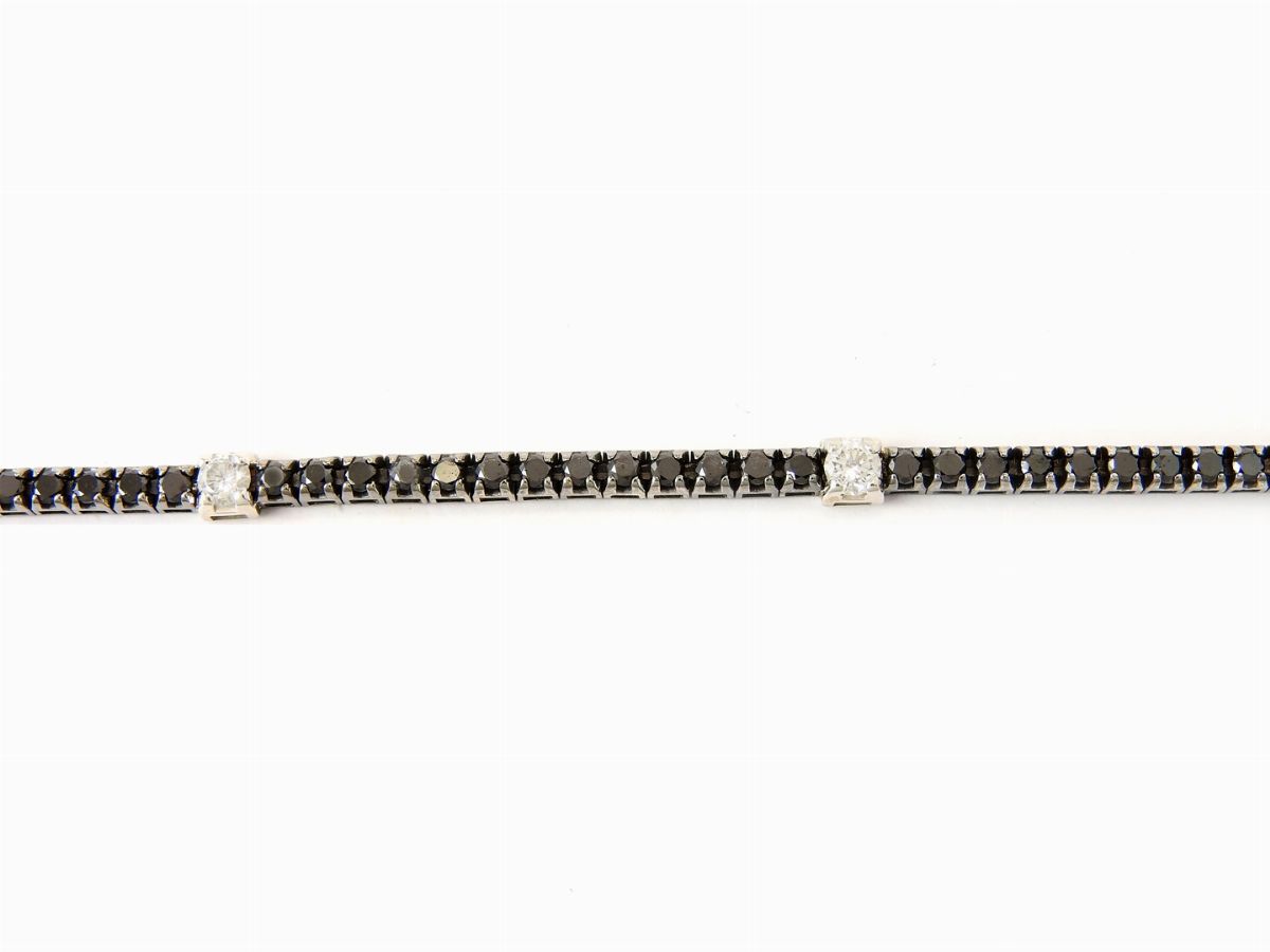 Bracciale Tennis in Oro Bianco e Brunito con Diamanti Neri e Incolori