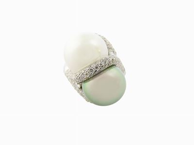 Anello Contrarié in Oro Bianco con Diamanti e Perle Coltivate Bianca e Nera