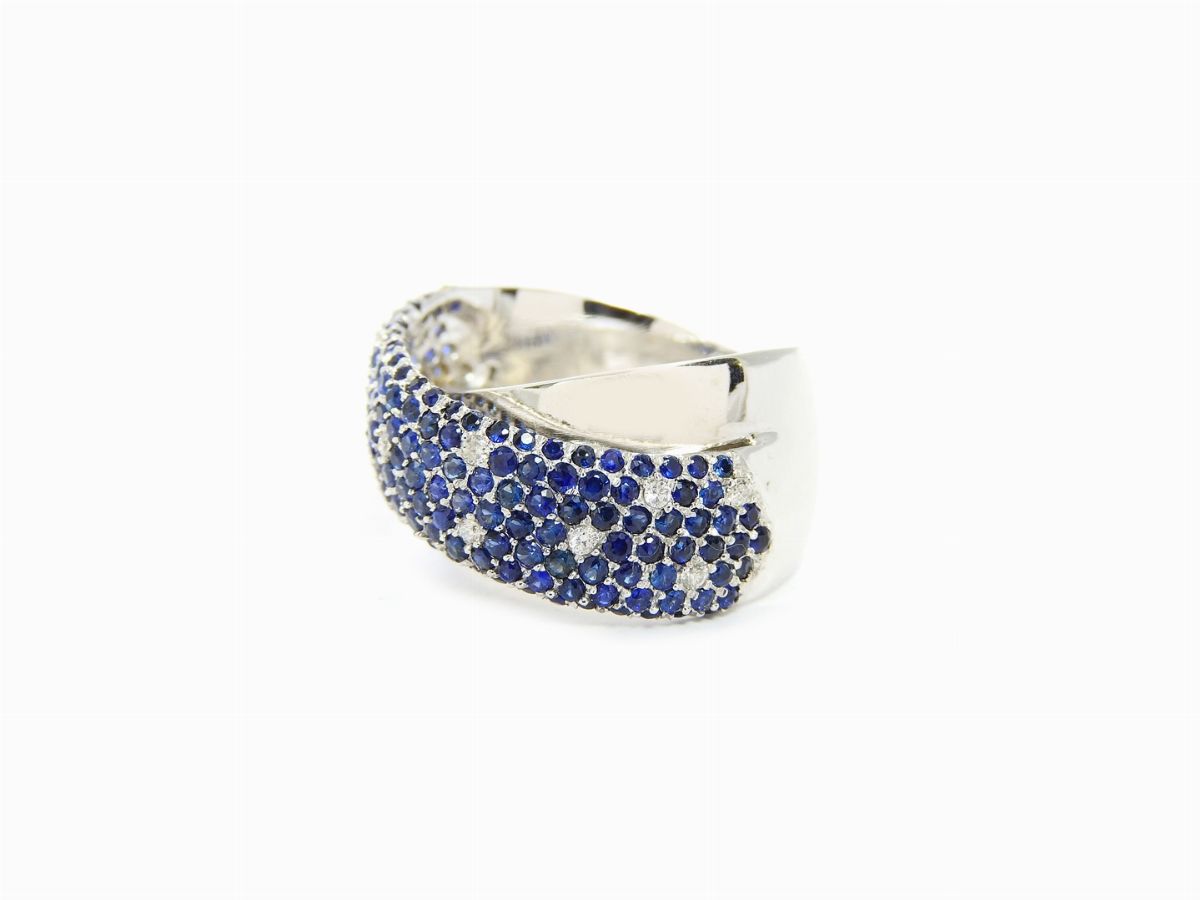 Anello in Oro Bianco, Diamanti e Zaffiri