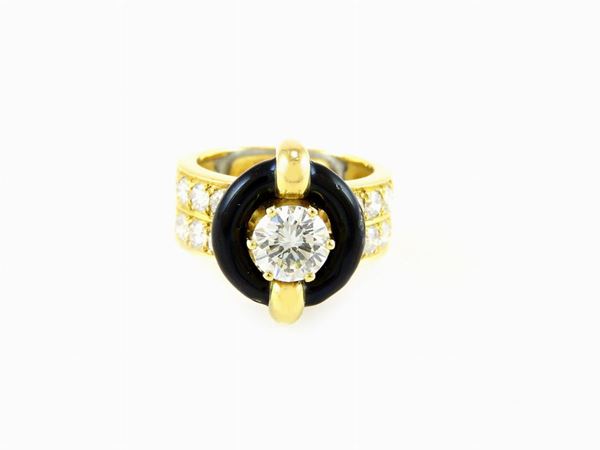 Yellow gold ring with diamonds and enamel