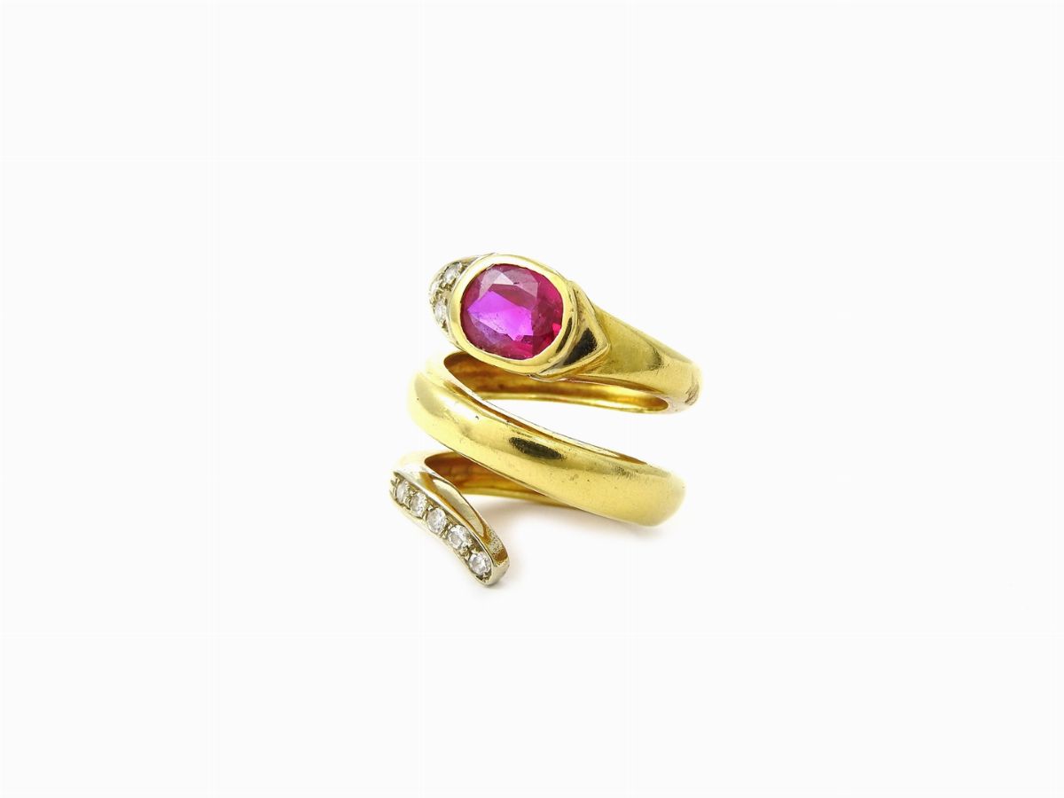 Anello Animalier in Oro Giallo con Diamanti e Rubino Naturale Birmano