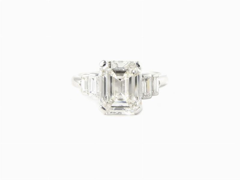 Anello Solitario in Oro Bianco con Diamanti
