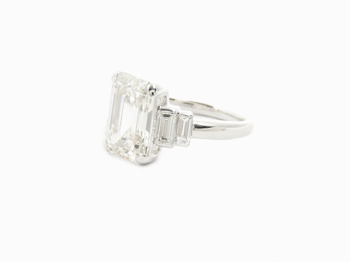 Anello Solitario in Oro Bianco con Diamanti
