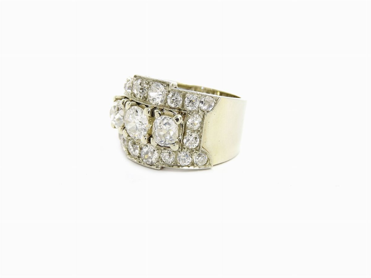 Anello a Fascia in Oro Bianco e Diamanti