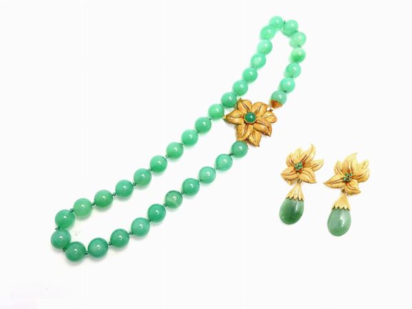 Demi parure of yellow gold necklace and earrings with green agate and aventurine quartz