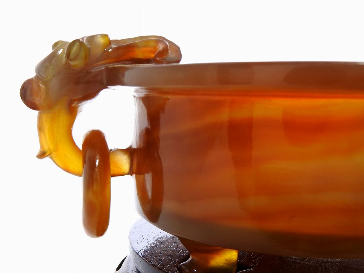 Grande Tazza Rotonda Lavorata in Corniola Policroma