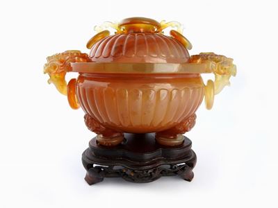 Grande Tazza con Coperchio Ovale in Corniola Policroma