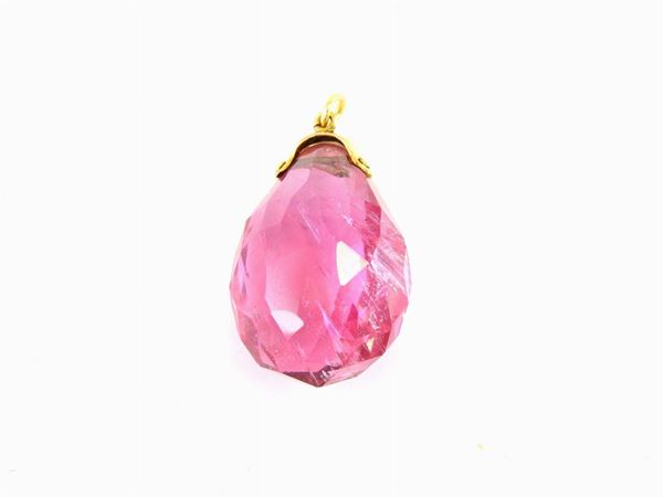 Yellow gold pendant with pink tourmaline