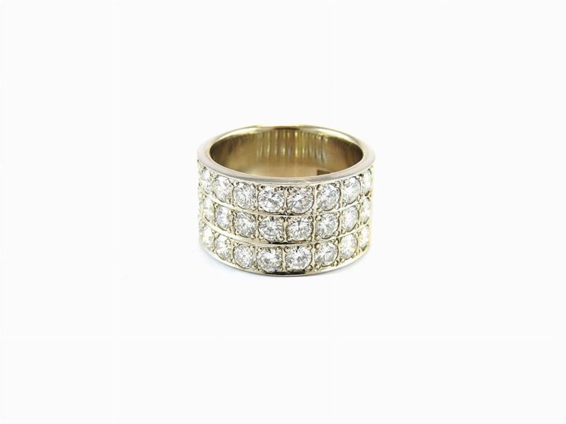 Anello a Fascia in Oro Bianco con Diamanti