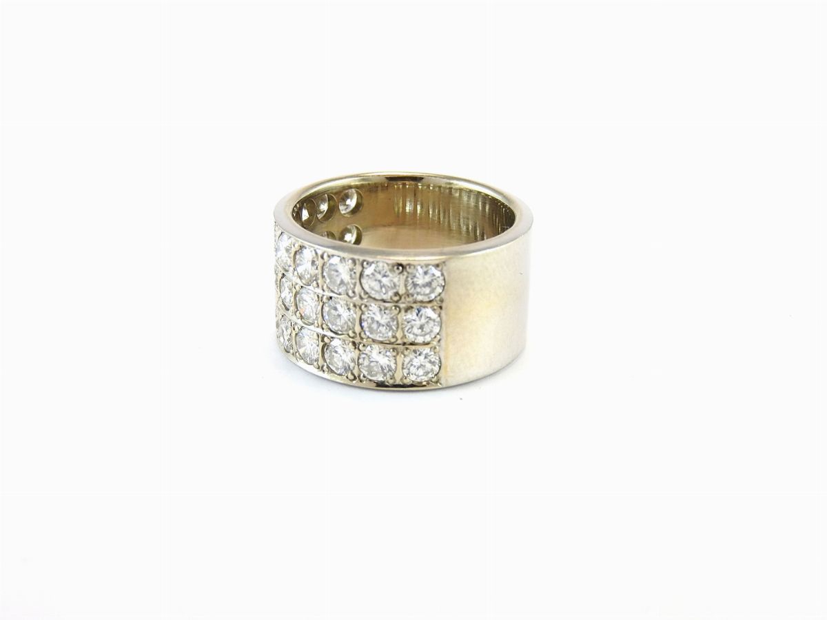 Anello a Fascia in Oro Bianco con Diamanti