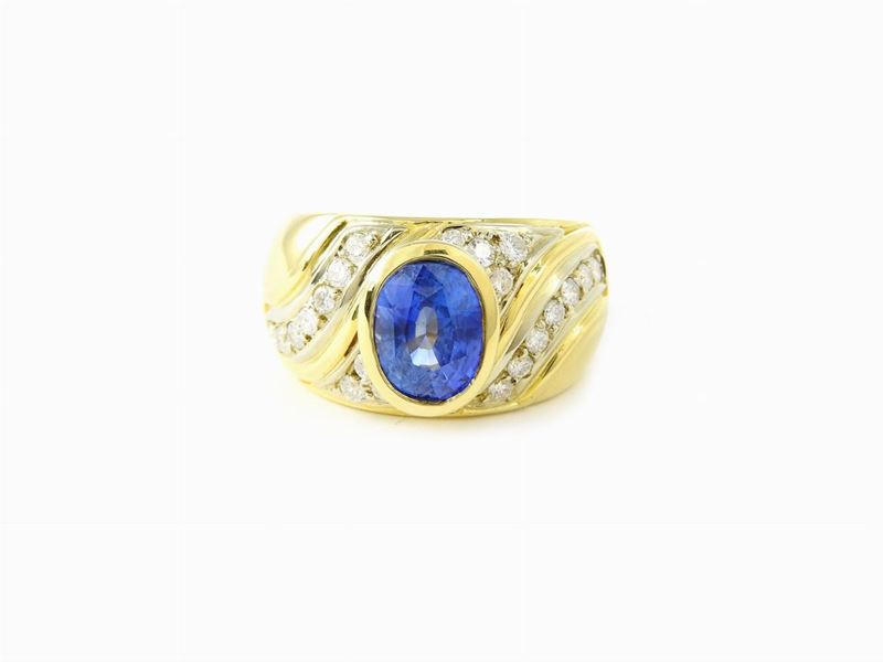 Anello a Fascia in Oro Giallo con Diamanti e Zaffiro