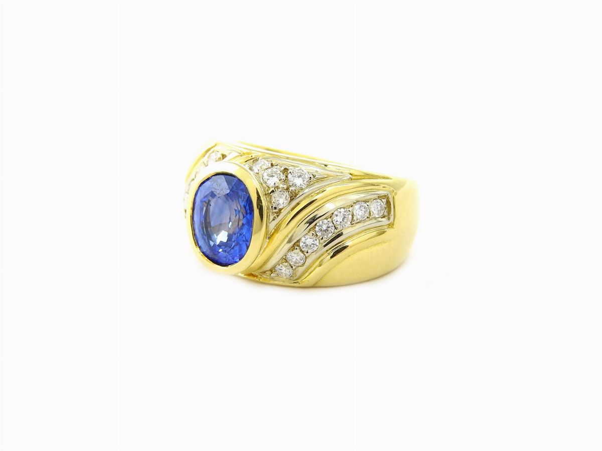 Anello a Fascia in Oro Giallo con Diamanti e Zaffiro