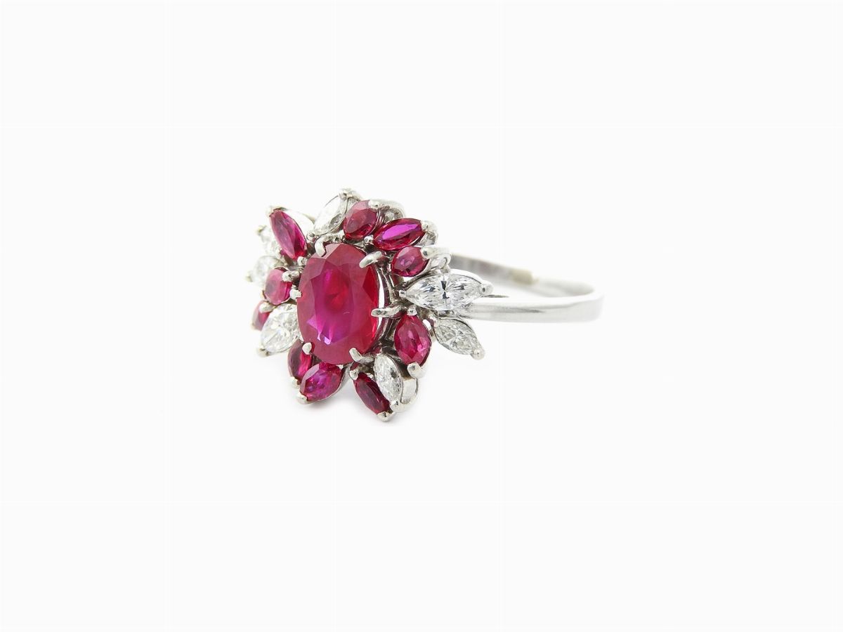 Anello in Oro Bianco con Diamanti e Rubini
