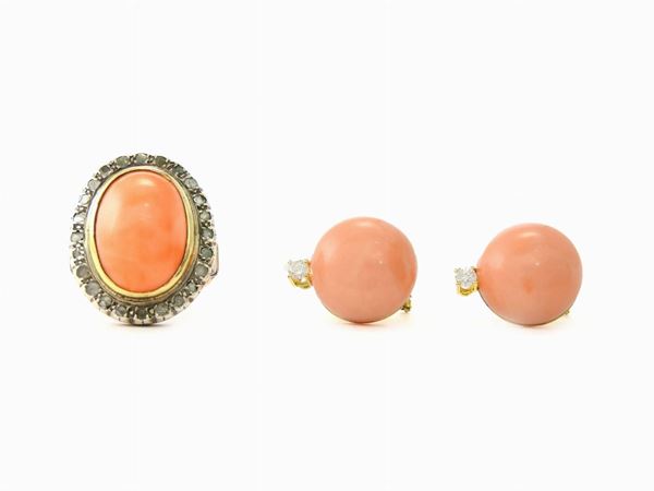 Demi parure of yellow gold and silver daisy ring and earrings with diamonds and pink coral