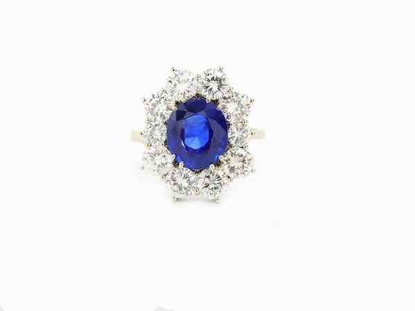White gold daisy ring with diamonds and natural sapphire