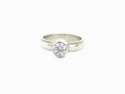 Anello Solitario Tiffany in Platino e Diamante