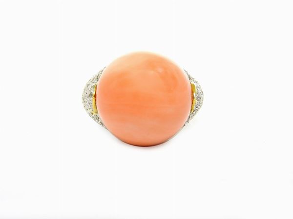 Yellow gold ring with diamonds and pink coral