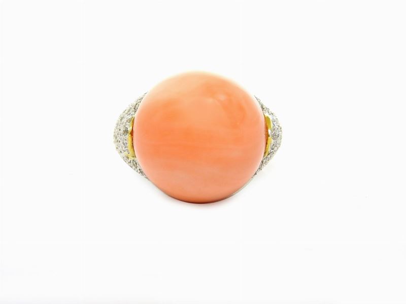 Anello in Oro Giallo, Diamanti e Corallo Rosa
