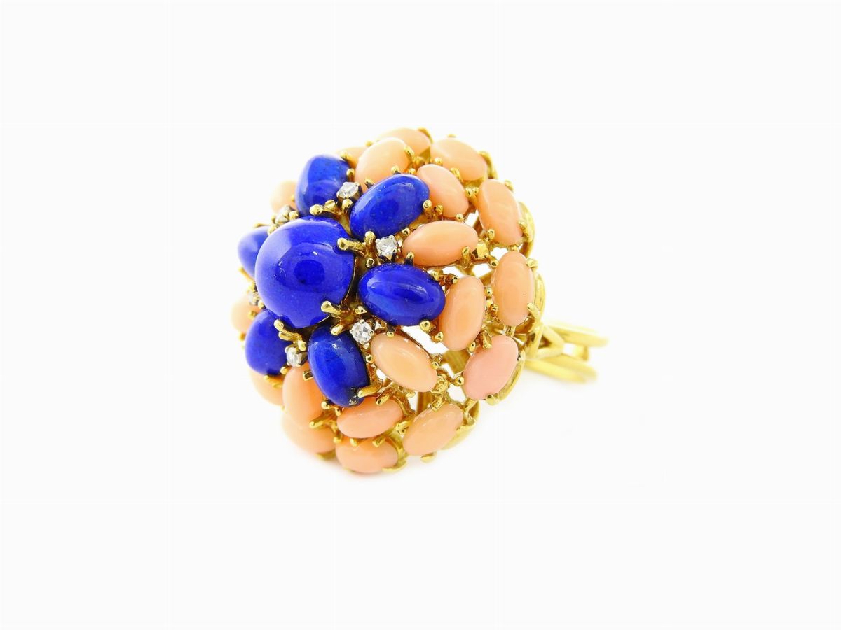 Anello in Oro Giallo con Diamanti, Corallo Rosa e Lapislazzuli